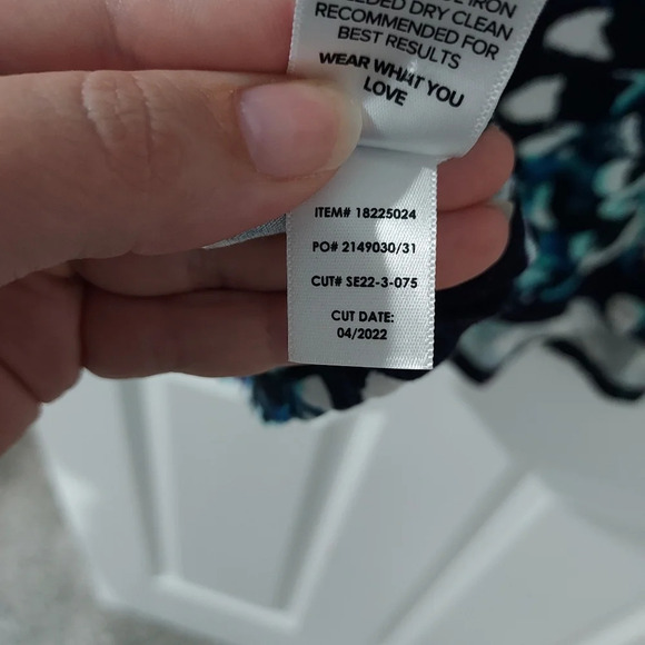 Torrid Babydoll Super Soft Tie-Front Off-Shoulder Top in Size 3 - 22/24 - Picture 12 of 12